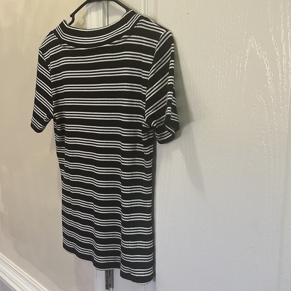 Philosophy Republic V Neck Striped Top Black and White Size Small NWT - Picture 5 of 10